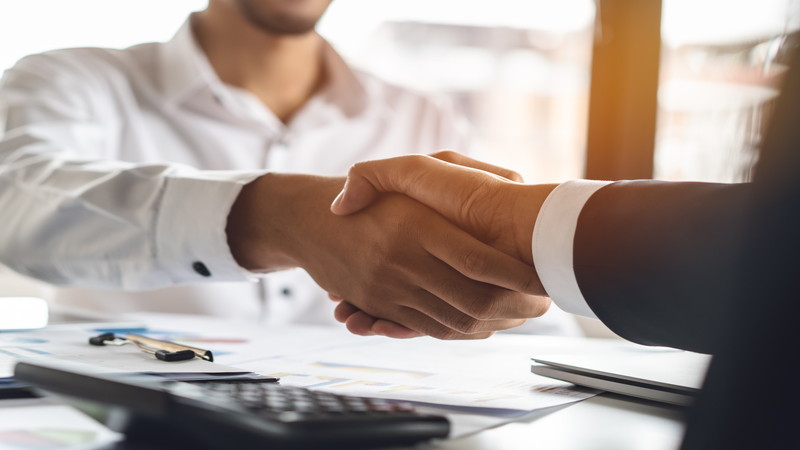 握手・ビジネスマン